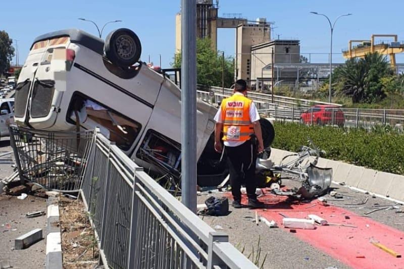 נהג רכב מסחרי התהפך עם רכבו סמוך לצומת הצ'ק פוסט