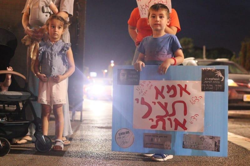 צפו: המונולוג המצמרר מתוך ההפגנה נגד התעללות בגני הילדים