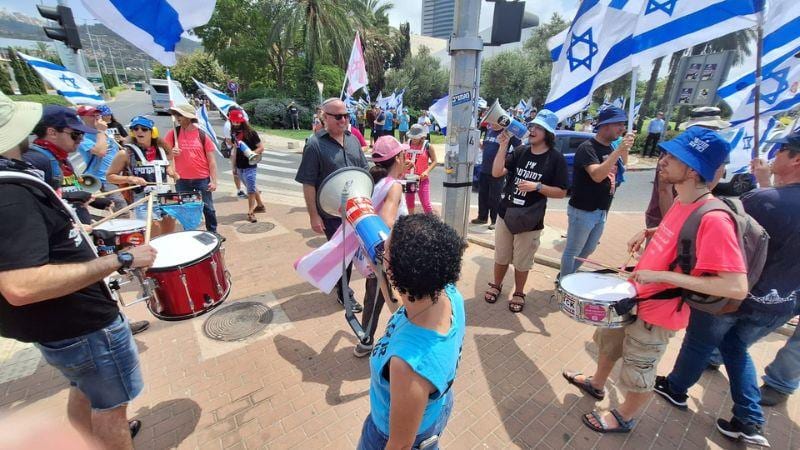 "אי הוודאות מפחידה": עשרות הפגינו בצומת מת"מ
