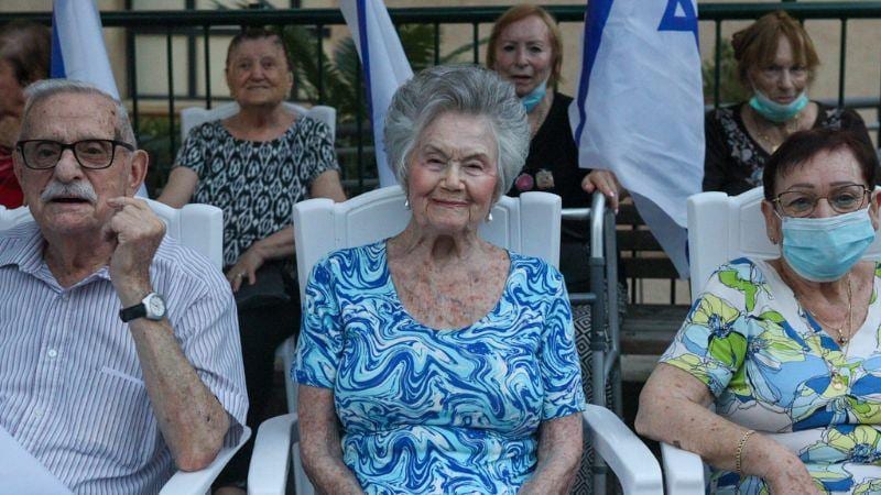 השבוע ה-35 למחאה: דיירי 'משען' בחיפה הפגינו מחוץ לבית האבות
