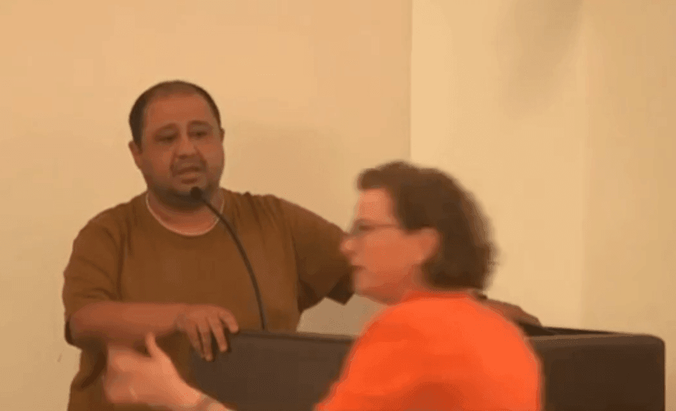 דרמה: חברי המועצה "עקפו" את קליש והזמינו את יו"ר ועד הורי בי"ס המגינים לדבר