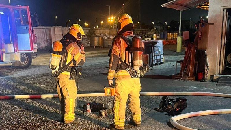 שריפה פרצה במפעל באזור התעשייה בעכו