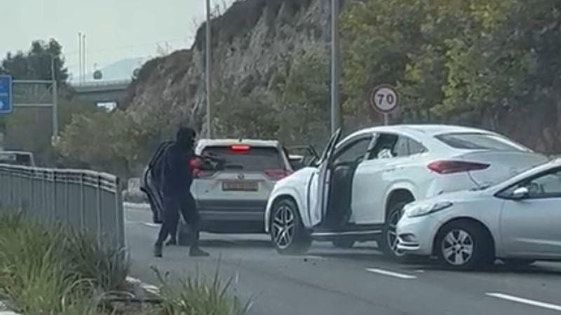 מרססים בנשק אוטומטי ובורחים: תיעוד הרצח סמוך לצ'ק פוסט