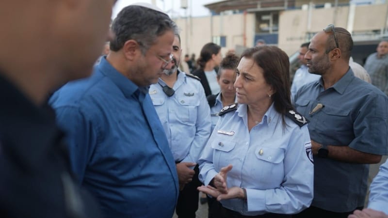 "להביא מישהו מבחוץ, יהיה מכת מוות לארגון"