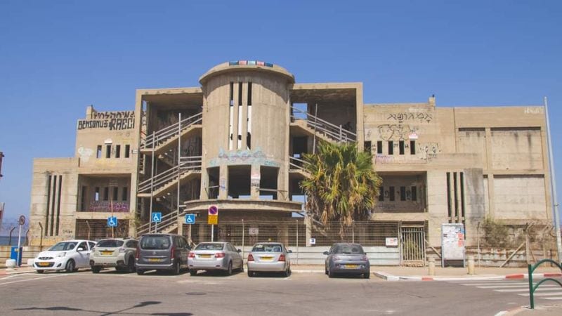 שנער: "בניגוד להבטחות להסרתה, הגדר המכוערת מסביב למתחם הקזינו נותרה במקומה"