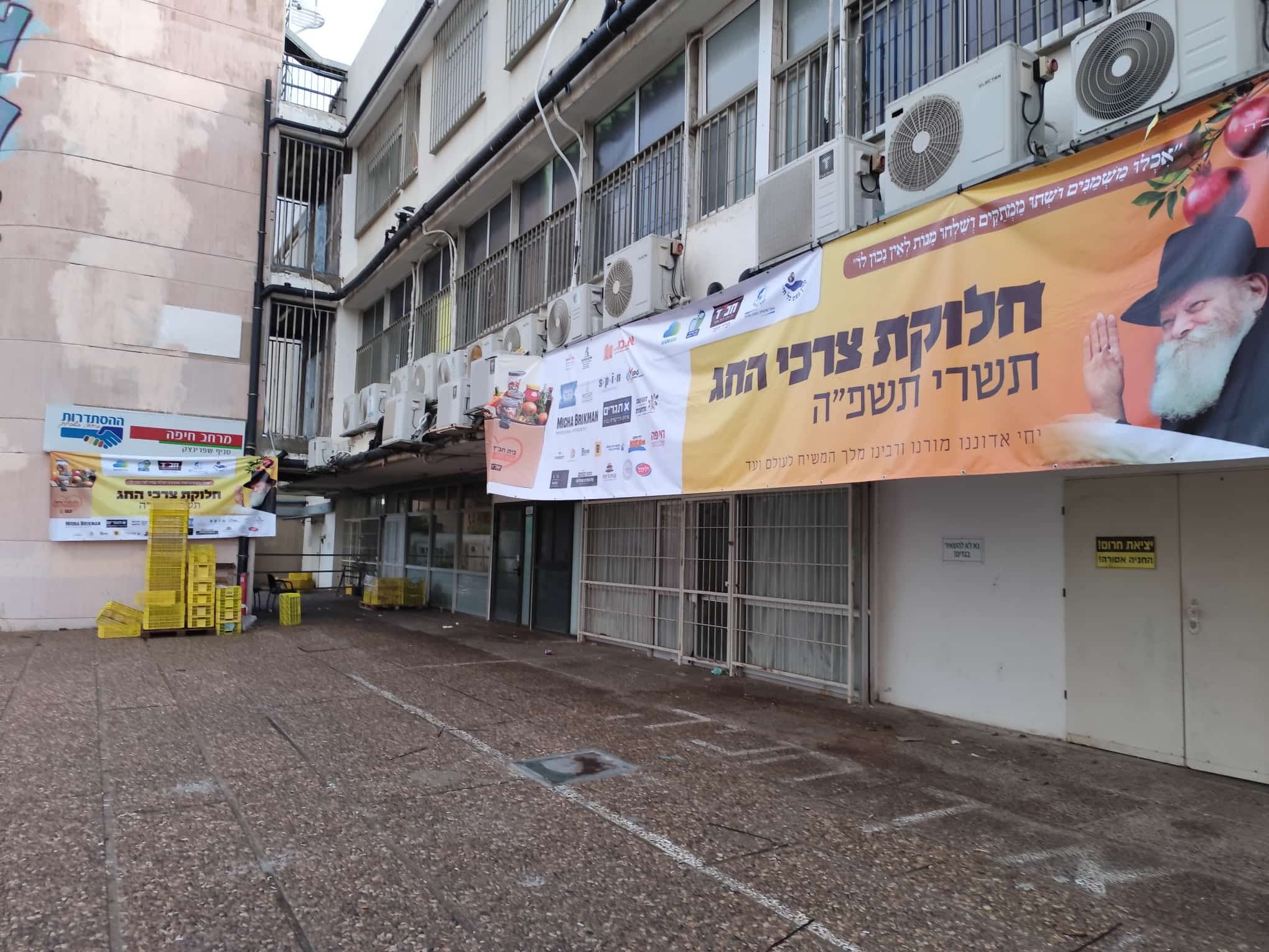 בעיכוב של שלושה ימים – היום יתקיים מבצע אריזת סלי המזון של חב"ד