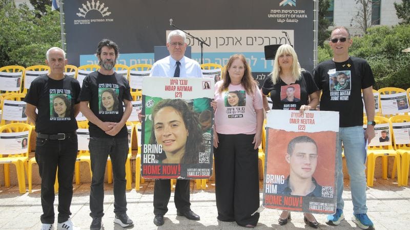 נשיא האוניברסיטה למטה החטופים: לשקול החלפת הסמל כי סמוטריץ' וביבי עונדים אותו 