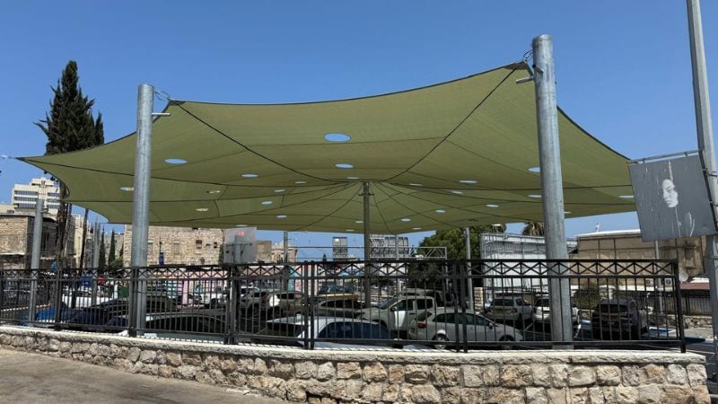 ויהי צל: הפתעה ציפתה בשבת למבקרים ולסוחרים בשוק הרוכלים שבשוק הפשפשים